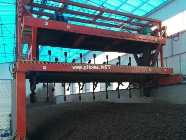 Henan Tongda heavy industry dumping machine is an indispensable equipment for organic fertilizer pro